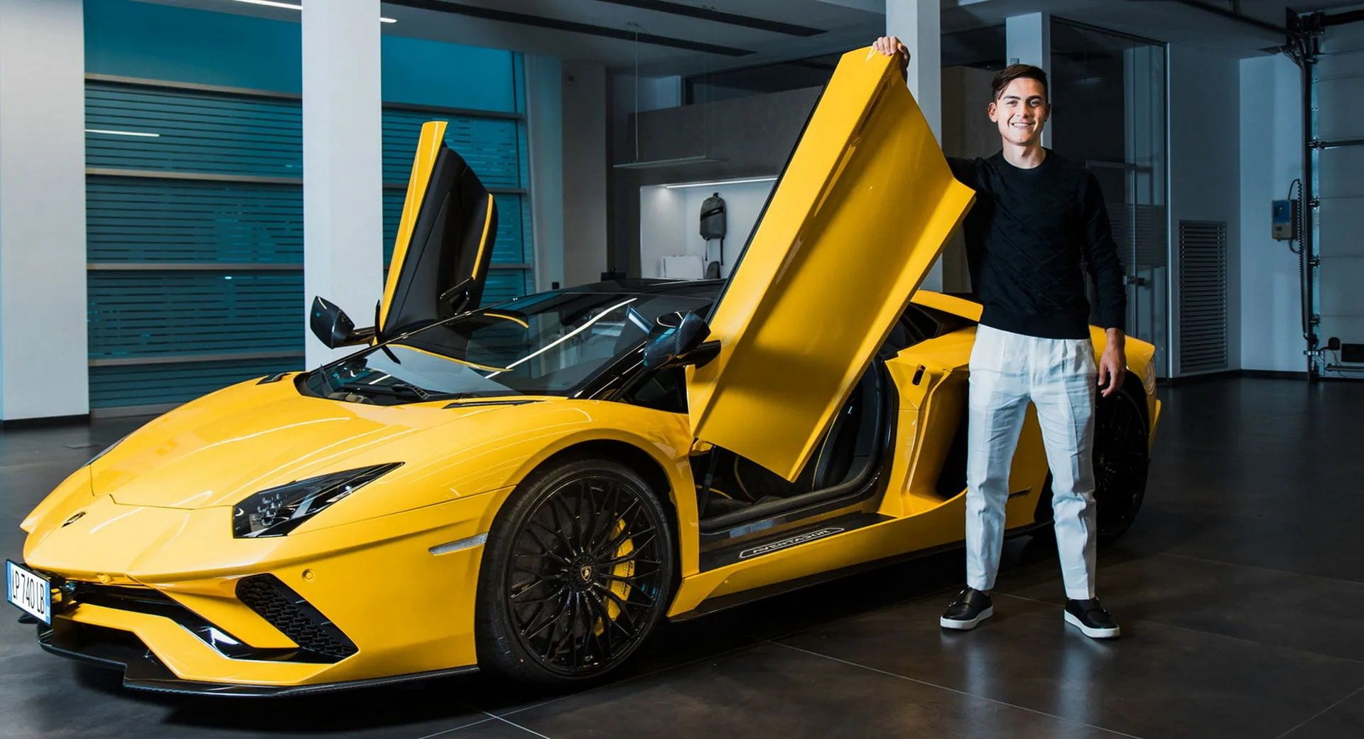Lamborghini Aventador S Roadster i Paolo Dybala
