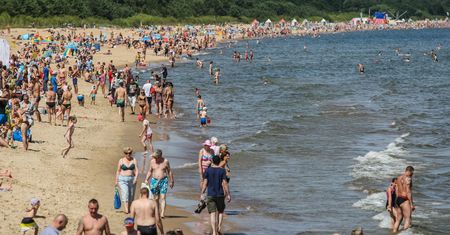 Bon turystyczny. 500+ na wakacje. ZUS uruchomił specjalną infolinię