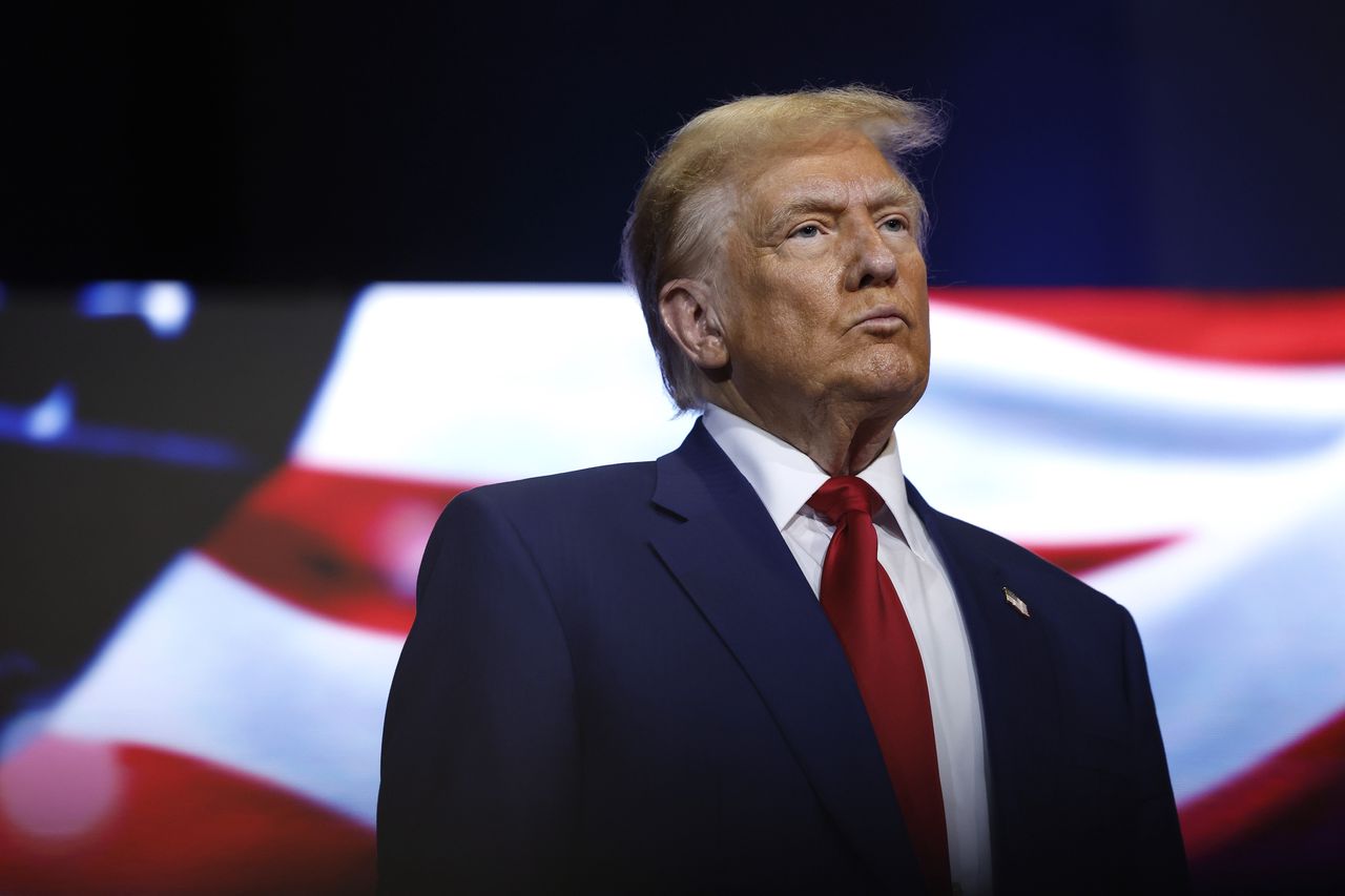 Trump sets stage for talks with Putin and major deportation plan