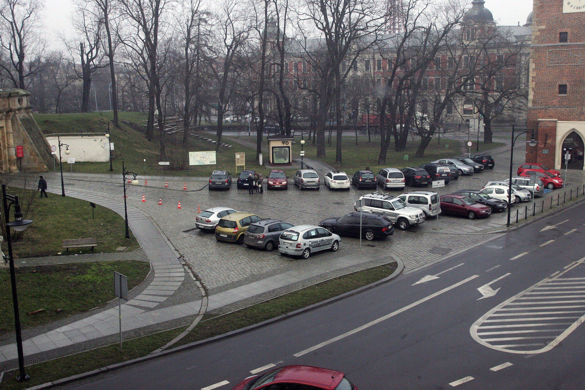 Parking przed Zamkiem Piastowskim