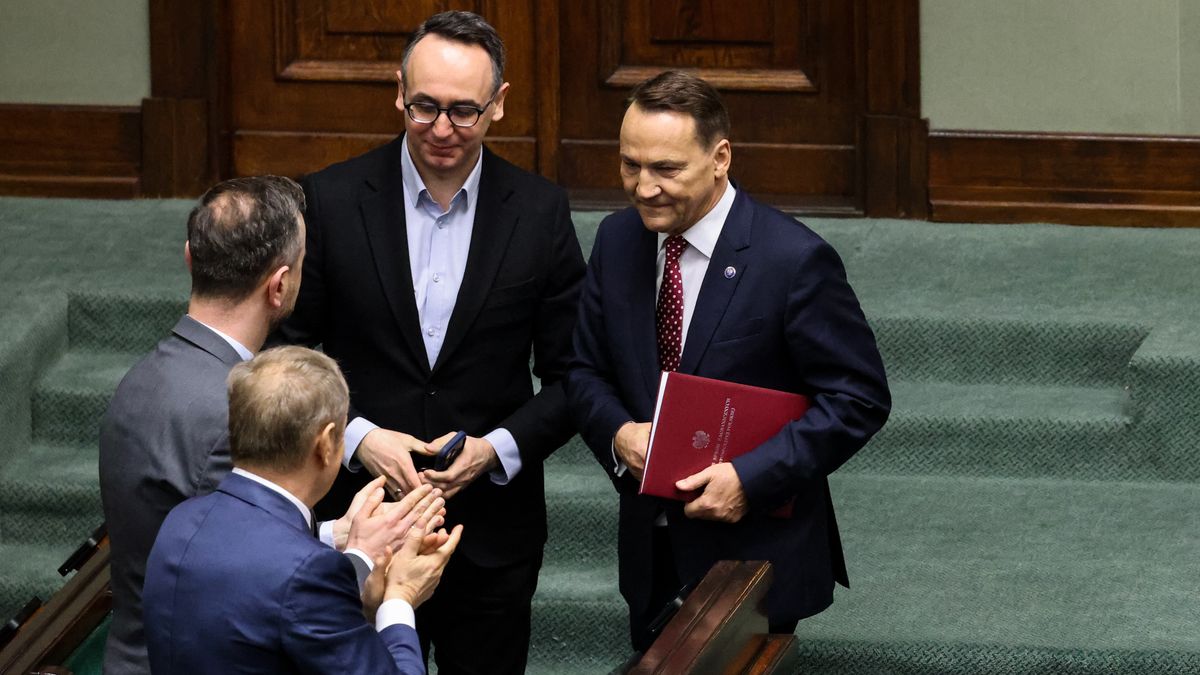 Donald Tusk, Władysław Kosiniak-Kamysz, Radosław Sikorski, Dariusz Klimczak
Warszawa, 26.02.2026. Premier Donald Tusk (2L), wicepremier, minister spraw zagranicznych Radosław Sikorski (P), wicepremier, minister obrony narodowej Władysław Kosiniak-Kamysz (L) i minister infrastruktury Dariusz Klimczak (2P) na sali obrad Sejmu, 26 bm. Wicepremier, minister spraw zagranicznych Radosław Sikorski przedstawił expose ws. priorytetów polskiej polityki zagranicznej. (sko) PAP/Albert Zawada
Albert Zawada
10 10. X kadencja kadencji, obrady, obrady Sejmu, polityk, polityka, posiedzenie, sala obrad, sala plenarna, sala posiedzeń, sejm, sejmu