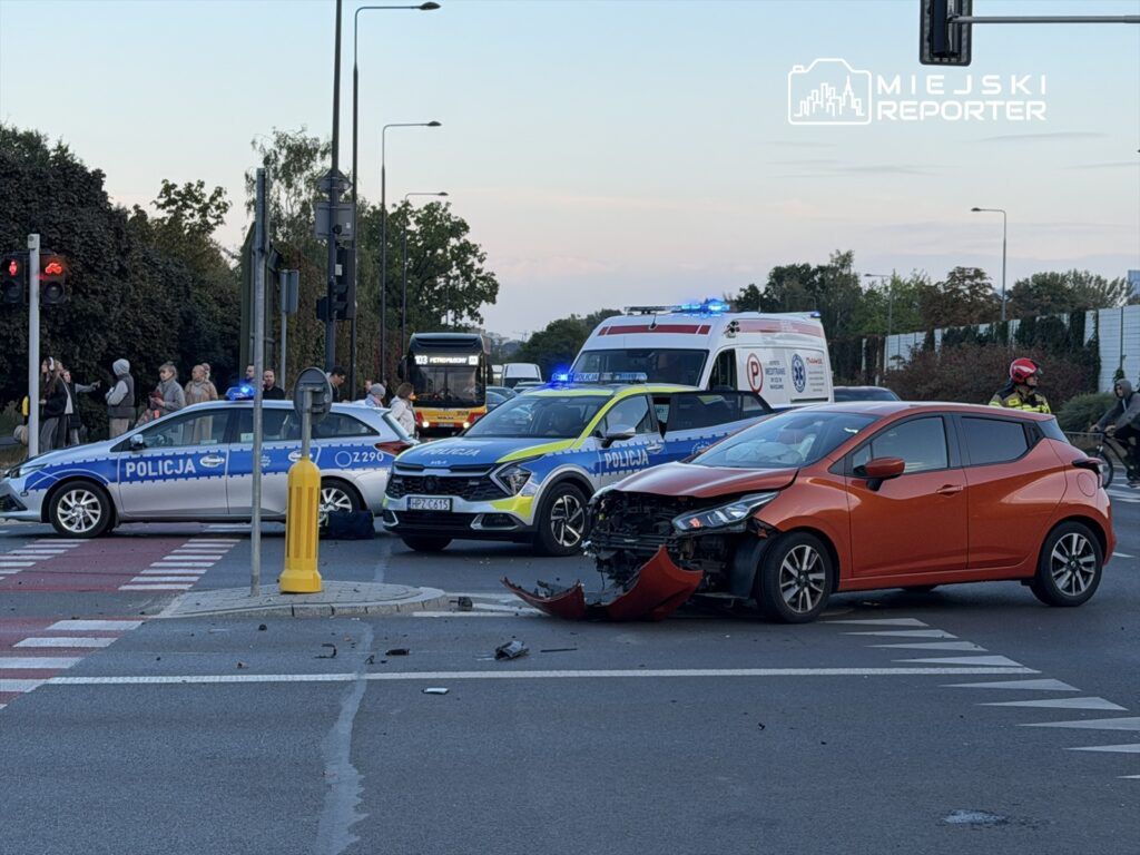 Warszawa: Zderzenie na Bielanach. Radiowóz na boku, lądował śmigłowiec LPR