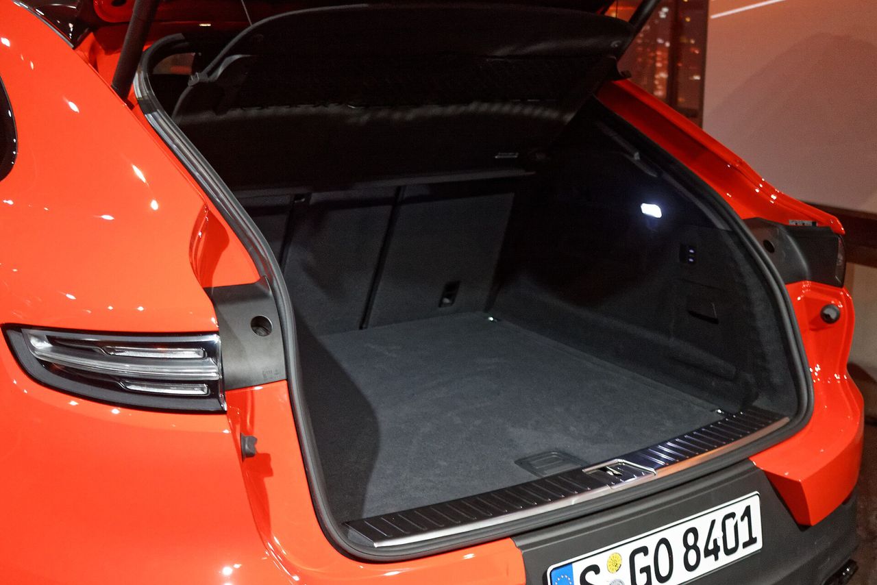 Sportowe emocje i użyteczność? Sposobem na pogodzenie tych wartości ma być Cayenne Coupe