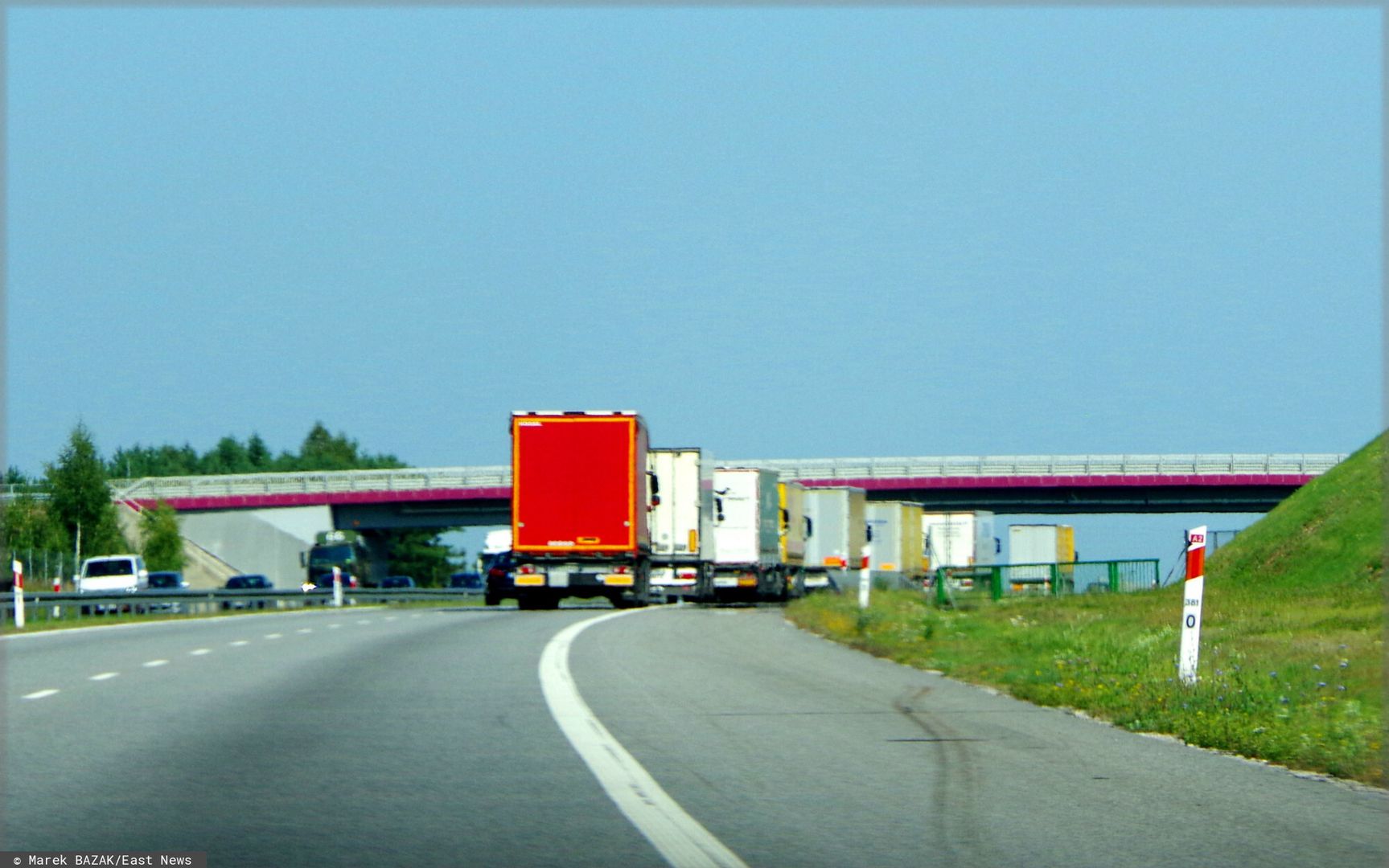 Tragiczny wypadek na A2 niedaleko Rzepina. BMW wbiło się w naczepę