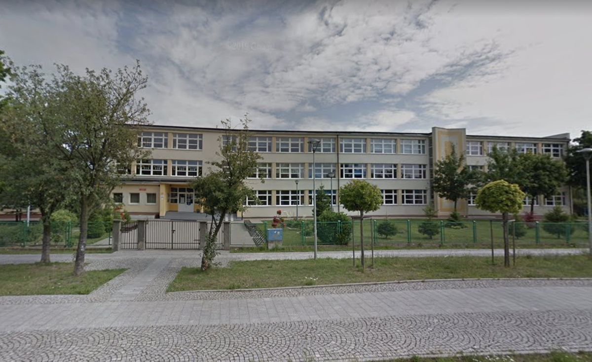 Koronawirus. Szkoła Podstawowa w Legnicy zamknięta. COVID-19 u pracownika
