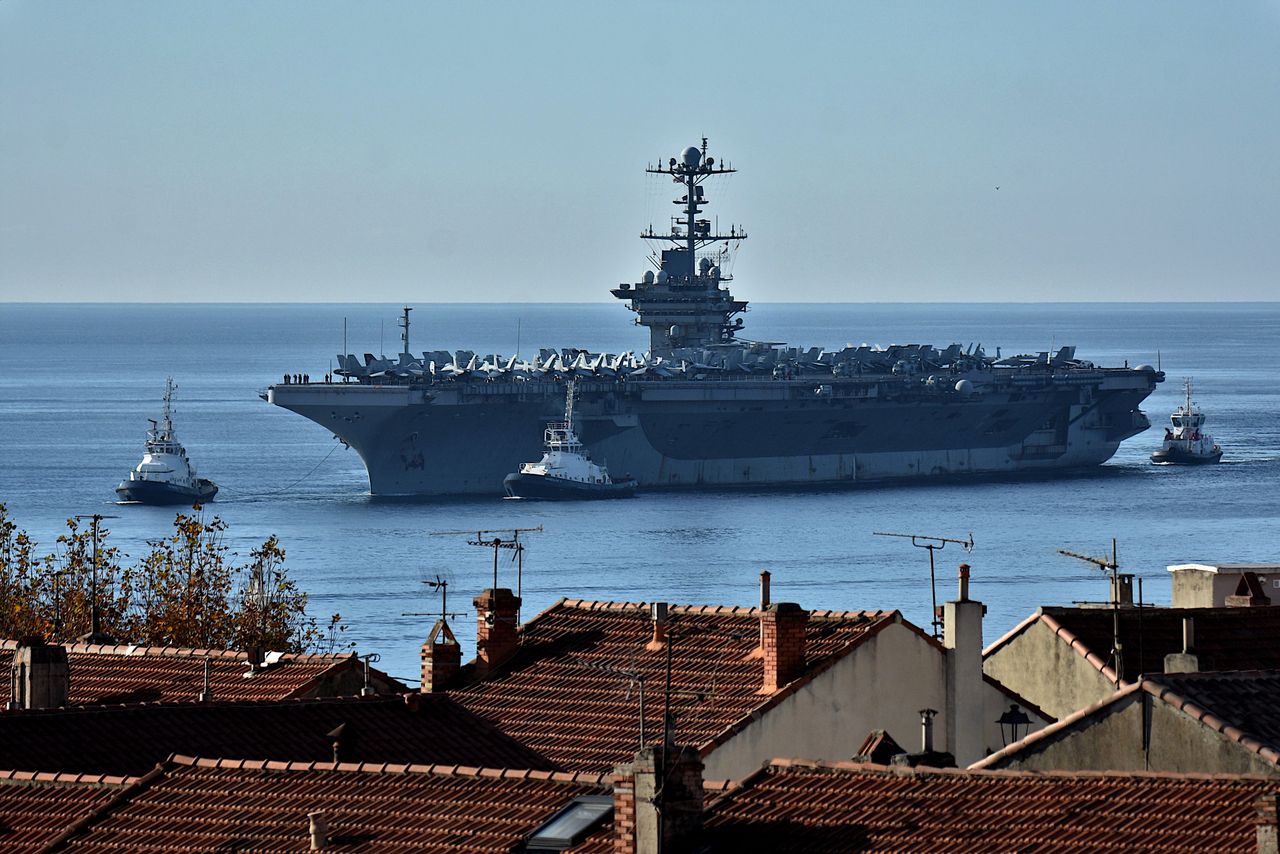 Collision in the Mediterranean: US aircraft carrier and Panamanian ship sustain damage