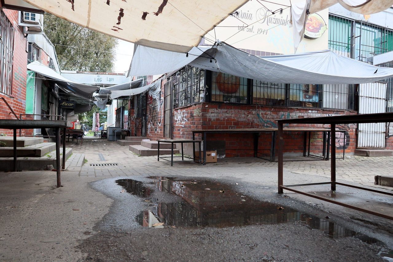 Lublin: Na co dzień targ tętni życiem, w niedzielę jest opustoszały