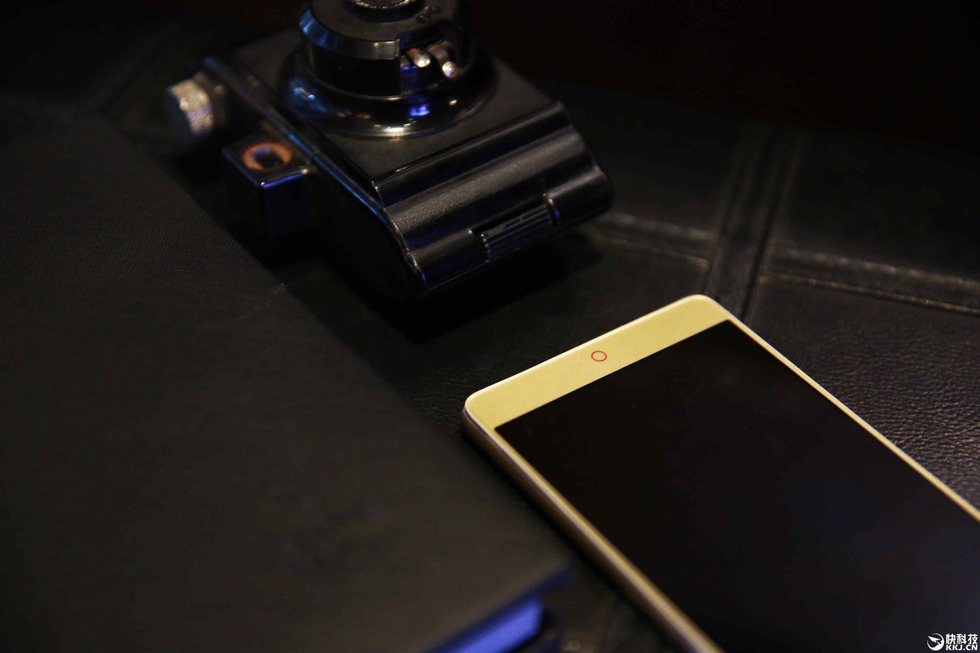 ZTE Nubia X8 to ekran 4K, Snapdragon 823, 6 GB RAM-u i... do 256 GB pamięci wbudowanej 2