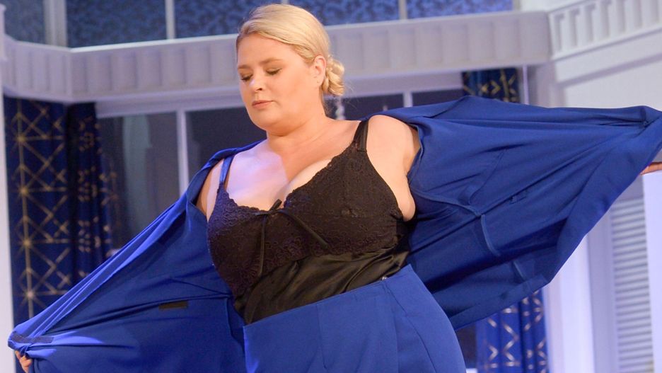 Elżbieta Romanowska na próbie do spektaklu "W łóżku z rabusiem" 