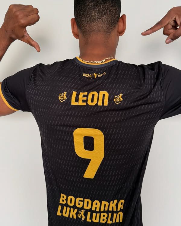 Wilfredo León rozda charytatywnie koszulki 