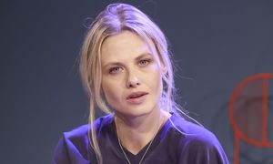 Przyszła w gorsecie do śniadaniówki. Nie ma mowy o wpadce