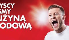 Biedronka promuje się jako sponsor piłkarskiej reprezentacji darmową książką Tomasza Wołka