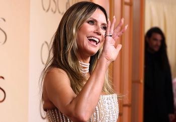 Wkroczyła na czerwony dywan. Na Oscary wybrała "nagą" kreację