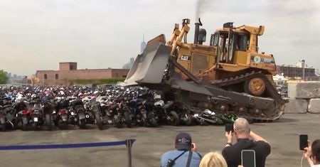 Motocykle trafiły na złom. Amerykanie dotkliwie ukarali właścicieli