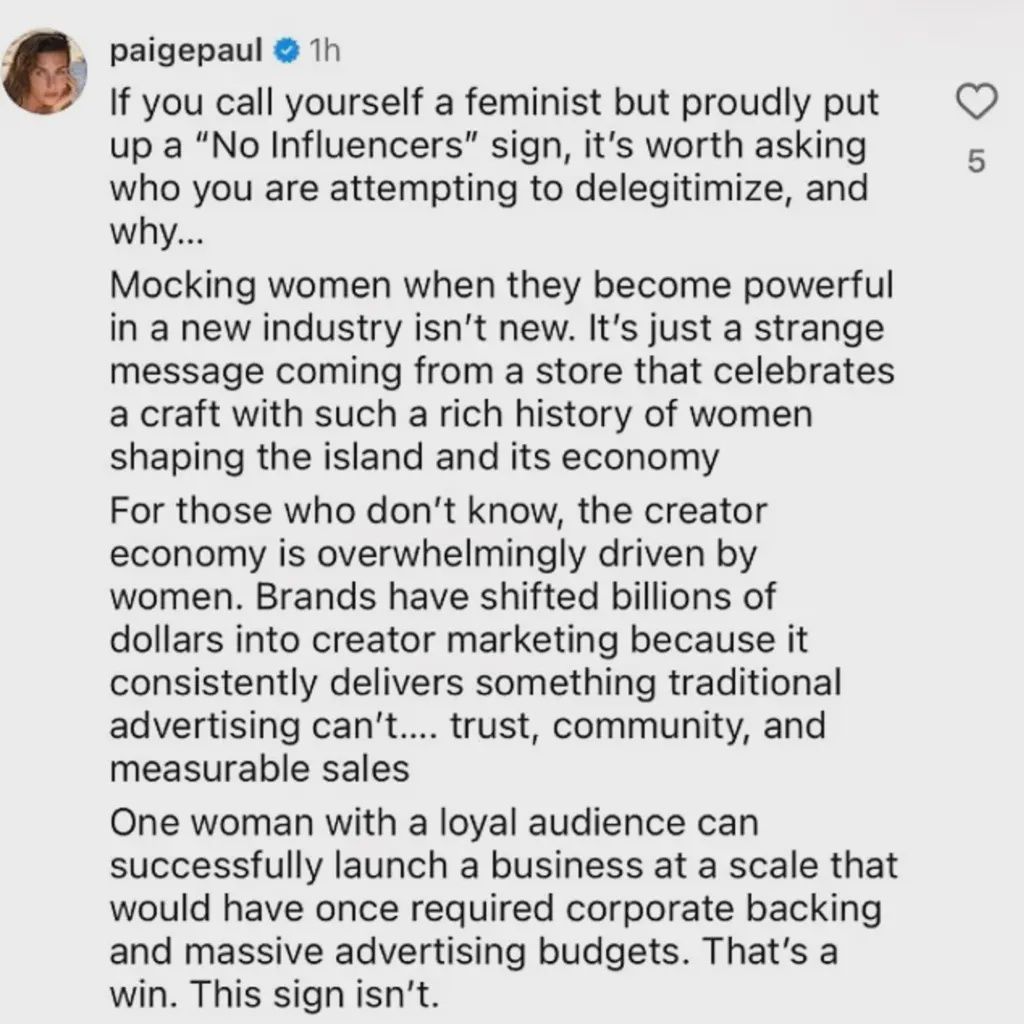 Paige Lorenze komentuje znak "zakaz wstępu dla influencerów"