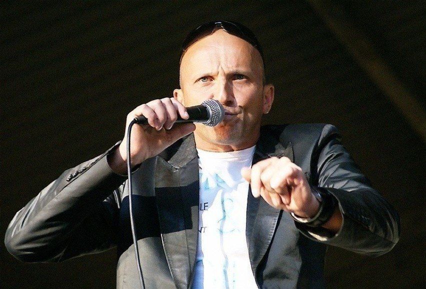 Robert Rozmus - Urodził się w Korczynie koło Krosna – polski aktor, piosenkarz, prezenter telewizyjny, konferansjer i showman.
