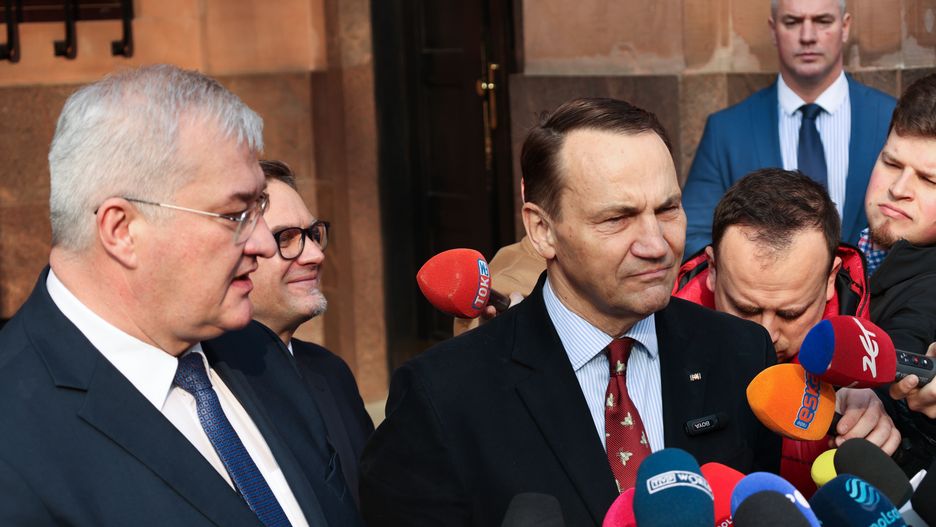 Rados�aw Sikorski, Andrij Sybiha, Pawe� Wro�ski
Warszawa, 12.03.2025. Minister spraw zagranicznych RP Rados�aw Sikorski (3P), minister spraw zagranicznych Ukrainy Andrij Sybiha (L) oraz rzecznik prasowy MSZ Pawe� Wro�ski (2L) podczas briefingu prasowego przed siedzib� Ministerstwa Spraw Zagranicznych w Warszawie, 12 bm. (jm) PAP/PAlbert Zawada
Albert Zawada
briefing po spotkaniu, Centrum Prasowe MSZ, dyplomacja, Ministerstwo Spraw Zagranicznych, msz, polityk, polityka, prasowe, szef dyplomacji