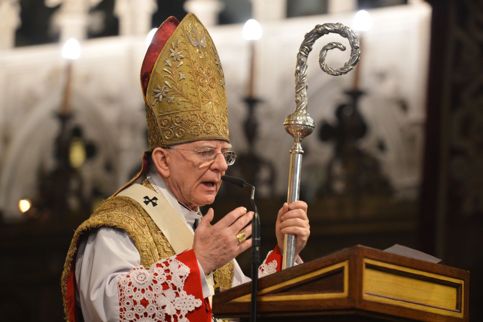 Jędraszewski wściekły na Tuska. "Te słowa obrażają moich rodziców"