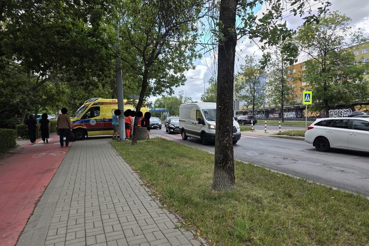 Kierująca audi potrąciła mężczyznę na przejściu dla pieszych na al. Andersa