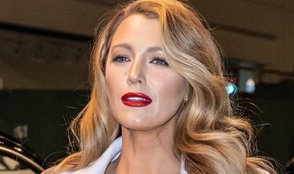 Wystrojona Blake Lively odsłania odchudzoną sylwetkę na pokazie Michaela Korsa, pozując z 50-letnią SIOSTRĄ (ZDJĘCIA)