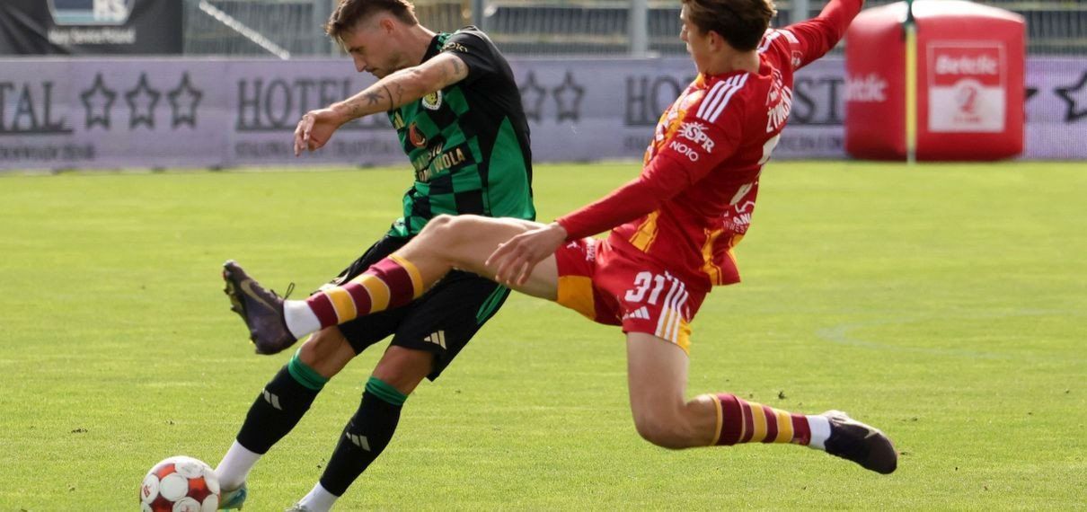 Trener "Stalówki" stawia na razie na bardziej doświadczonych piłkarzy