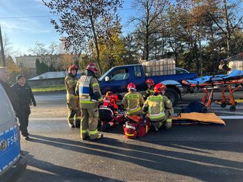 Kierowca nie ustąpił pierwszeństwa. Ranne dwie nastolatki
