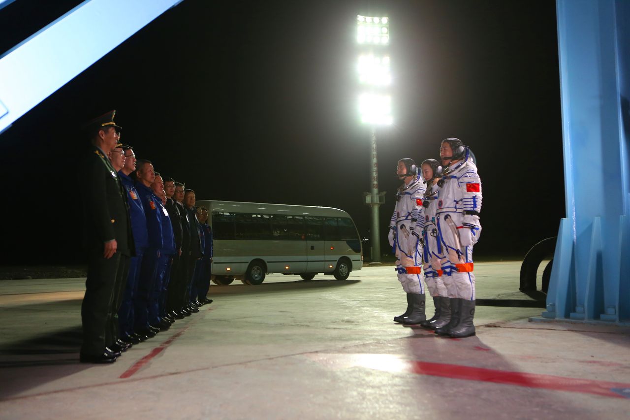 Astronaci wyruszający na misję kosmiczną