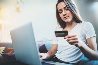 Płatność tylko kartą? Zmiany wprowadzone przez Polski Ład