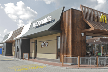 McDonald's kończy z miastami? To tu postawi nowe restauracje