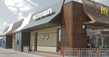 McDonald's kończy z miastami? To tu postawi nowe restauracje