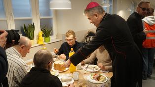Poznań: Wielkanocne śniadanie Caritas dla 1400 osób