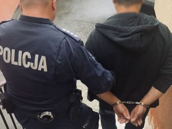 W trakcie popijawy skopał kolegę na śmierć i zabrał jego pieniądze. Ciało leżało na przystanku