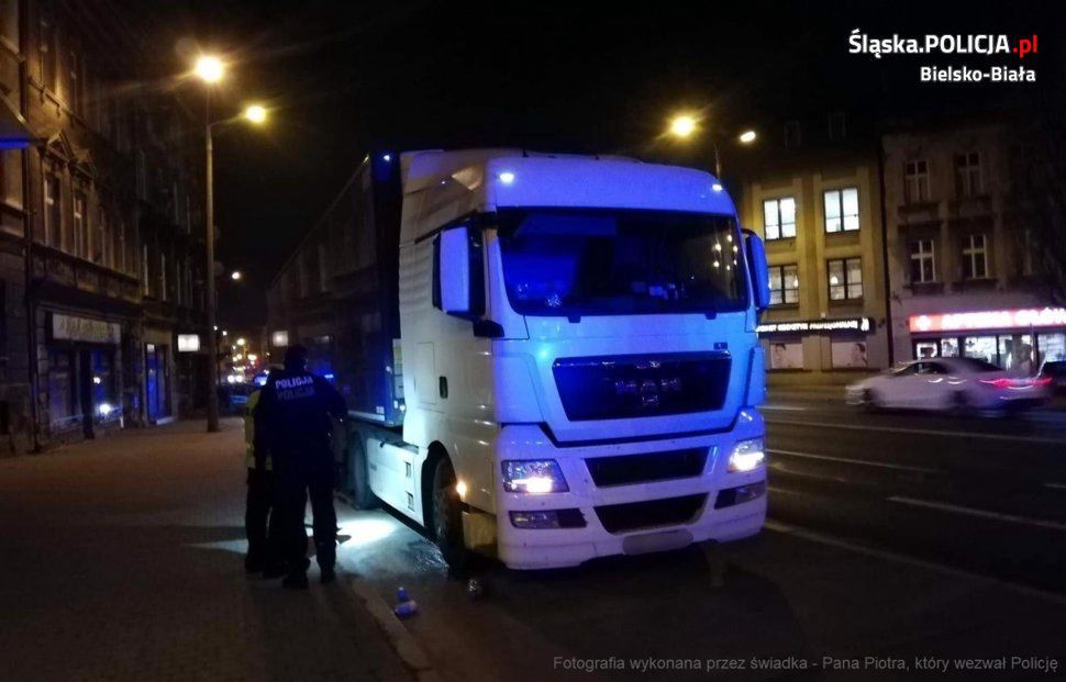Bielsko-Biała. Pijany mężczyzna przejechał tirem przez centrum miasta 