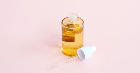Jak łączyć serum z witaminą C z innymi kosmetykami bez podrażnień i błędów?
