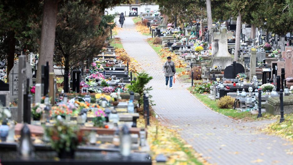Na cmentarzu przy ul. Lipowej ceny odstąpienia prawa do grobu sięgają kilkudziesięciu tysięcy złotych