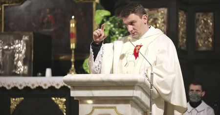 Czego nie można przed ślubem? Ksiądz tłumaczy i wyjaśnia