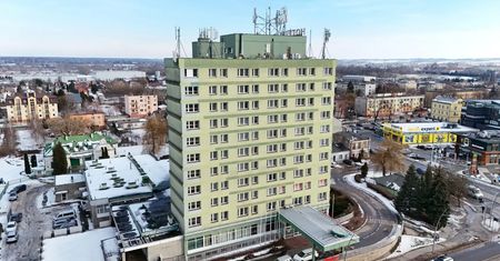 Hotel Accademia w centrum Ostrowca Świętokrzyskiego na sprzedaż. Miejska ikona z potencjałem na przyszłość