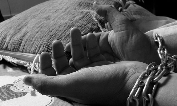 28-latek poszukiwany listami gończymi zatrzymany w Staszowie. Trafił do zakładu karnego