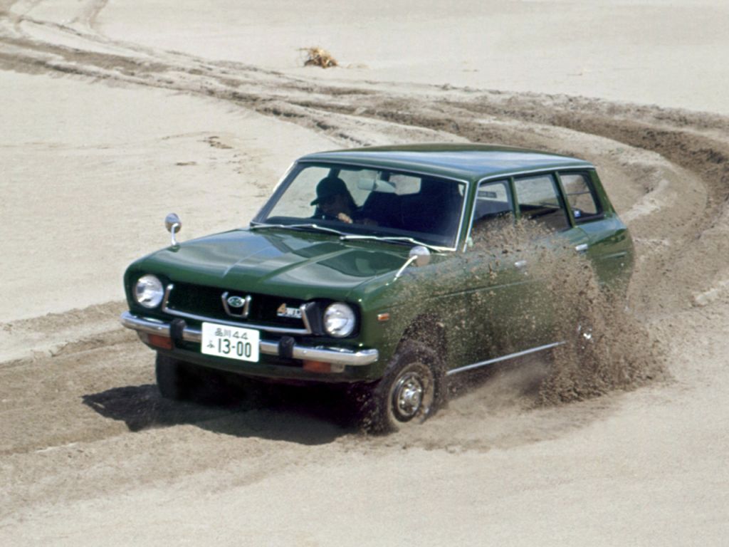 To zdjęcie zna każdy fan marki. Subaru Leone z napędem na cztery koła i silnikiem typu boxer.