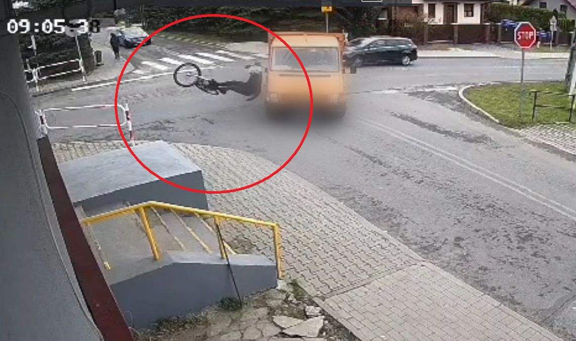 Poważny wypadek z udziałem rowerzysty. Jest nagranie