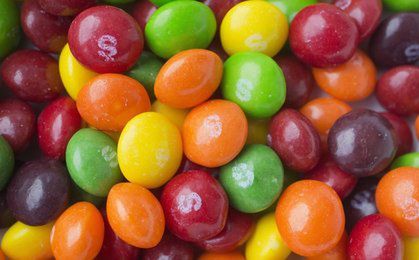 Skittles nie są już tęczowe! Producenci cukierków wspierają środowisko LGBT