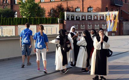 Oszuści w koszulkach ŚDM. Na ulicach Krakowa wyłudzali pieniądze
