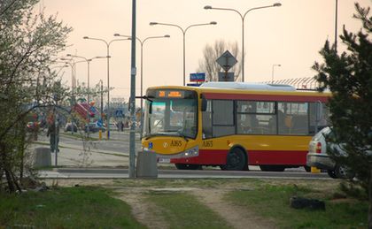 26 proc. pracowników wyklucza dojazd na Służewiec komunikacją miejską