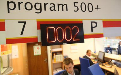 W Polskę wyruszają "500 busy" z informacjami o programie