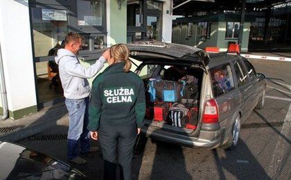 Hrywna leci na głowę mimo interwencji banku Ukrainy. Polskie sklepy przy granicy stracą klientów