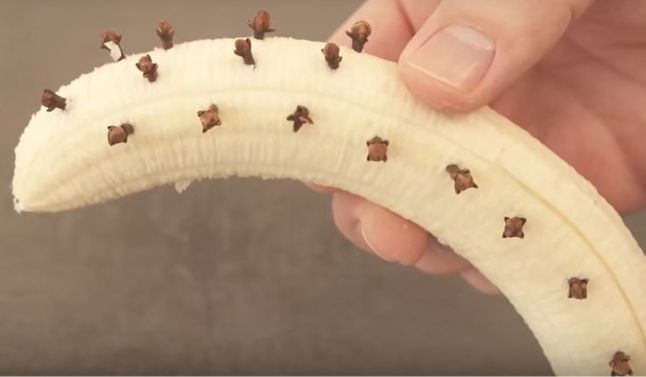 Goździki w bananach (Youtube)