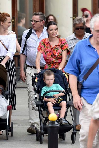 Andrzej Sołtysik, Patrycja Czop i Kasia Burzyńska na spacerze z dziećmi