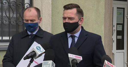 “Agentka CBA, która kontrolowała majątek Obajtka, wcześniej dla niego pracowała”. Ustalenia posłów KO, konferencja zakłócona przez mieszkańca Pcimia