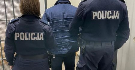 Popełnił dwa wykroczenia drogowe, okazało się, że ma inne przestępstwa na swoim koncie.