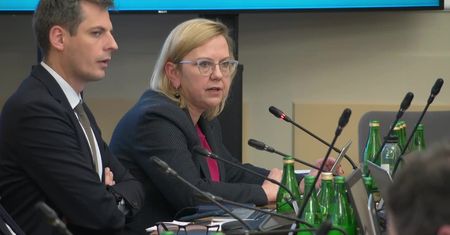 Sejmowa komisja przyjęła odręczną poprawkę Marka Suskiego do ustawy wiatrakowej. Według opozycji, zmiana to cios w perspektywy rozwoju energetyki wiatrowej